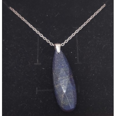 Lapislázuli un mineral compuesto de azurita, sodalita, calcita y pirit