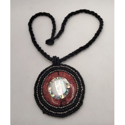 Collar de coral, concha nacar y Ávalon