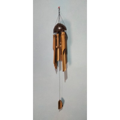 Móvil de coco y bambú