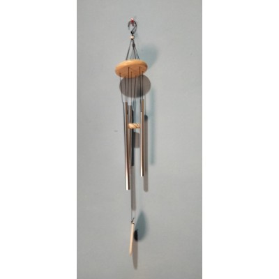 Móvil de acero y madera.